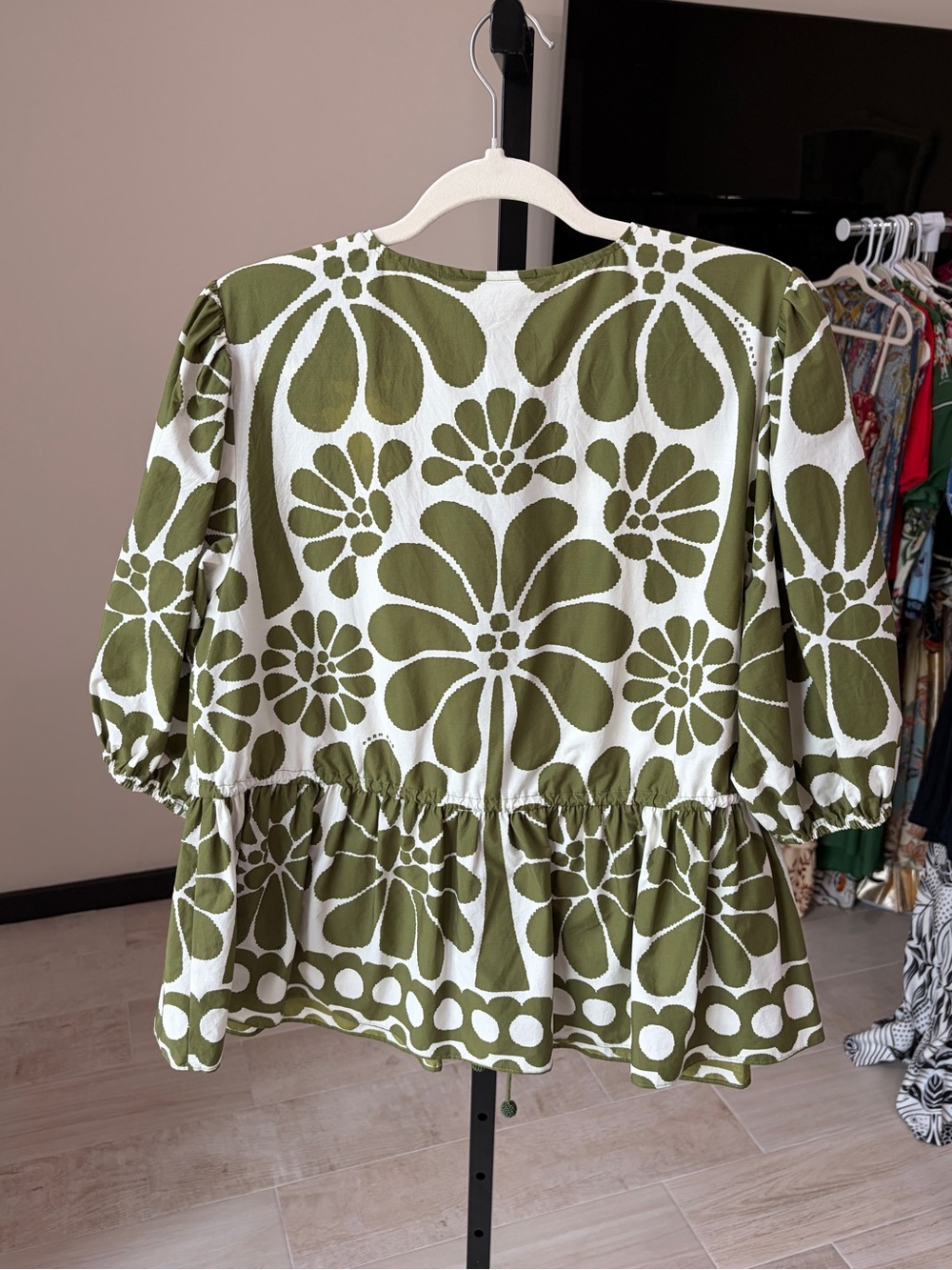 Farm Rio: Green Palermo Drawstring Organic
Cotton Blouse - Picture 7 of 11